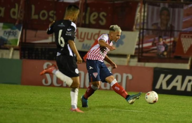 Mercado Rush, autor de gol, podría ingresar por Espeche.