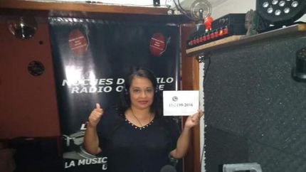 Adriana difunde bandas emergentes. Un gesto para destacar.