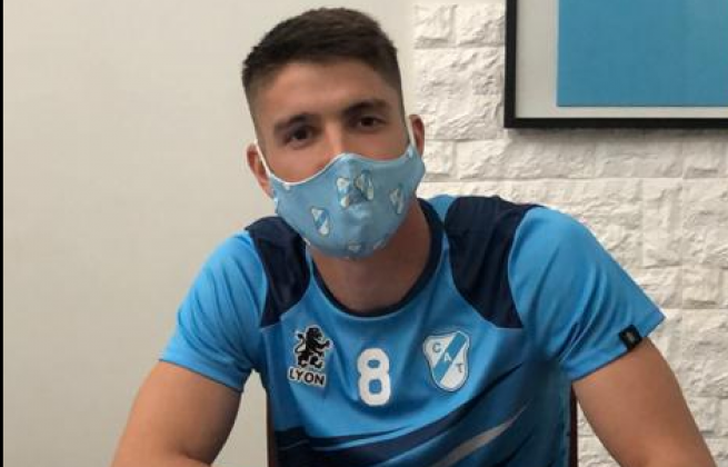 Llega proveniente de Racing a préstamo.