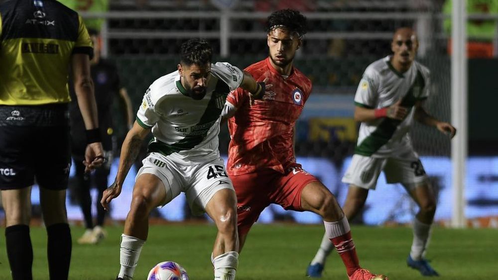 Giménez aguanta la marca de Di Césare.