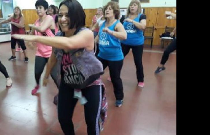 Una de las mejores exponentes de la disciplina que dicta clases gratuitas en Llavallol.