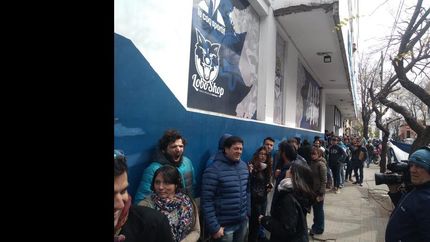 La “Diego manía” no se detiene y Gimnasia atiende a cientos de personas cada día.