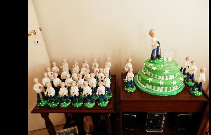 La torta, los souvenires y sus dos pasiones: Sergio Denis y el Taladro.