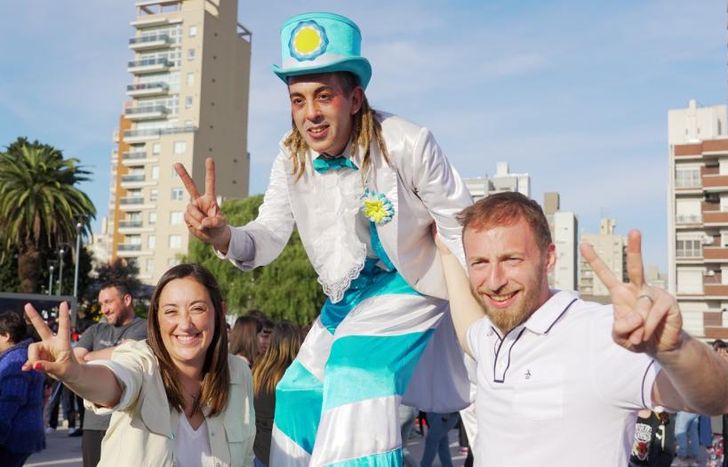 Marina Lesci y Federico Otermín visitaron la plaza.