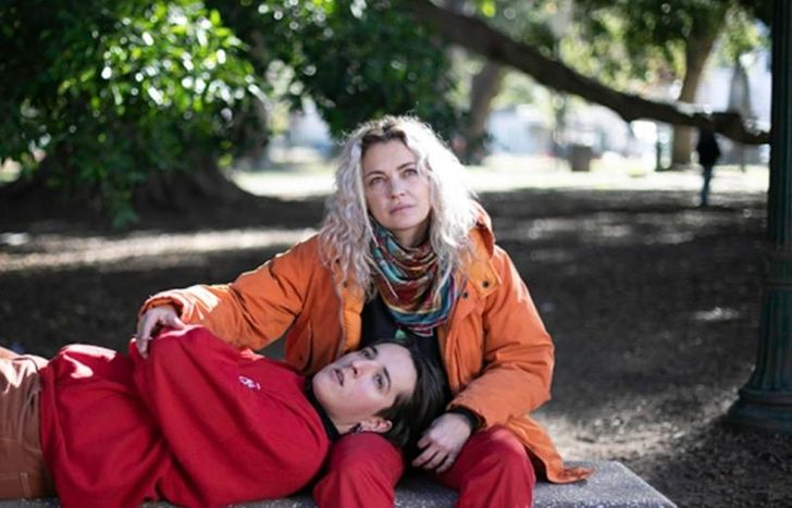 Una mamá inmadura y su hijo.