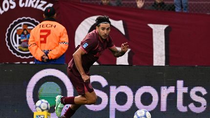 Eduardo Salvio, una de las figuras en la victoria parcial de Lanús.