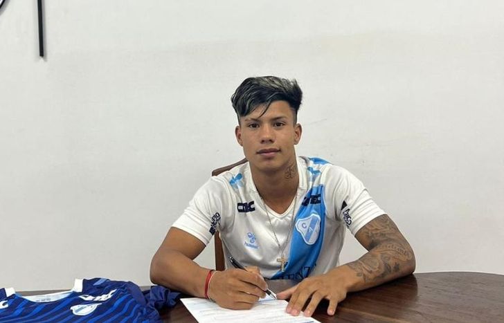 Nahuel Melgarejo, de 18 años, firmó su primer contrato con el Gasolero.