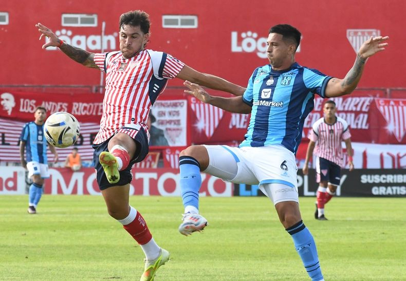 Asenjo tuvo la más clara del primer tiempo para Los Andes. Asenjo tuvo la más clara del primer tiempo para Los Andes.