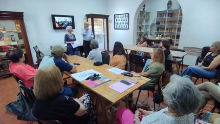 Los participantes tendrán que escribir una historia basada en una fotografía.