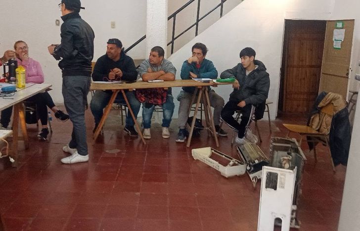 El curso de refrigeración es uno de los más convocantes de las opciones que ofrece la Sociedad de Fomento Barrio Laprida.