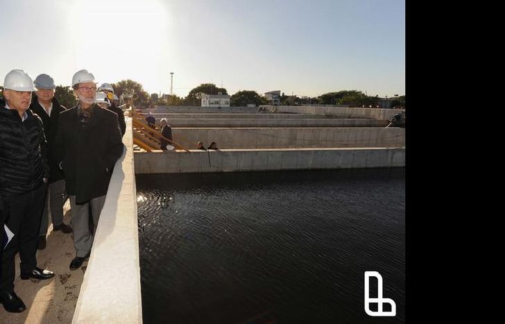 27-04-16 Grindetti y Frigerio recorrieron las obras de la planta de Aysa 02