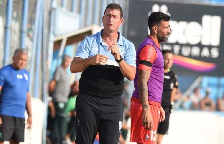 Pablo Campodónico podría seguir en el arco de Temperley si no se recupera Matías Castro de una bronquitis.