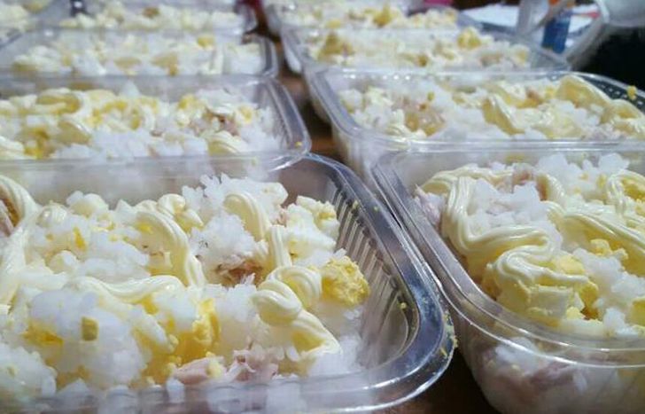 Comidas varias con nutrientes.