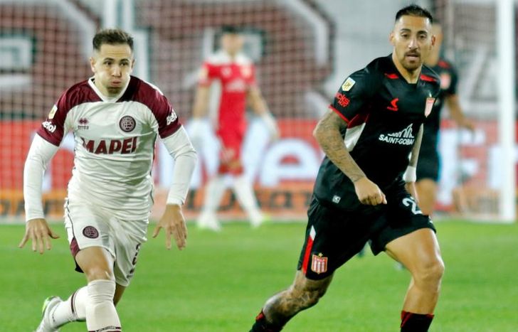 Peña Biafore persigue a Correa.