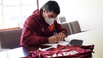 Ignacio Malcorra firmó su contrato tras cumplir el aislamiento. Ignacio Malcorra firmó su contrato tras cumplir el aislamiento.