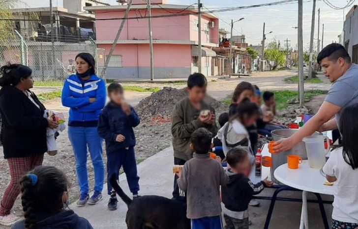 Los chicos volverán a recibir la merienda dos veces por semana.