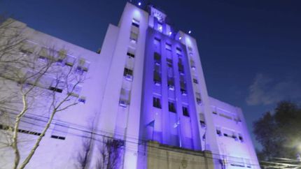 Anoche, el Palacio Municipal.