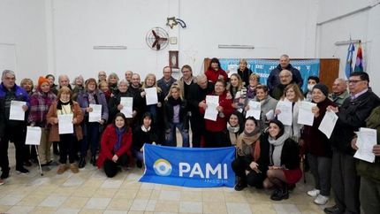 Desde el Municipio acompañaron la entrega de subsidios.
