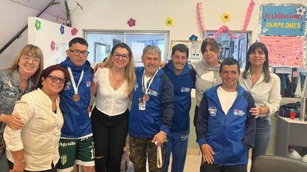 Los deportistas fueron recibidos con una catarata de aplausos. Los deportistas fueron recibidos con una catarata de aplausos.