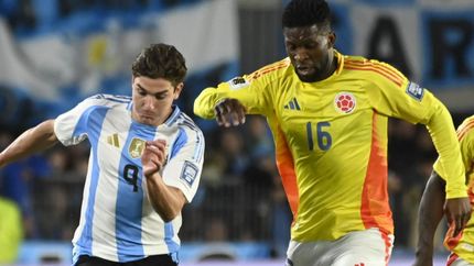 argentina se hizo fuerte con uno menos y rescato un punto ante colombia