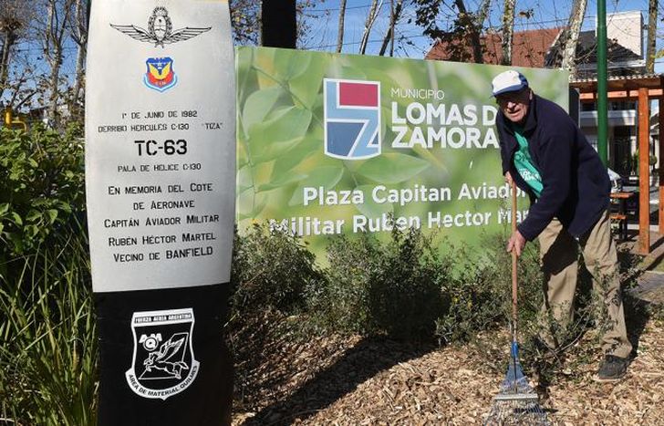 Jorge trabaja todos los días desde las seis y media de la mañana, todo para dejar en condiciones la plaza.