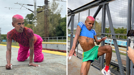 Su pasión es la danza y su escenario es el puente de la estación de Temperley.&nbsp;