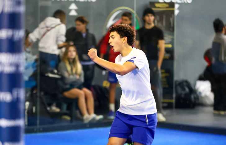 Es Banfield y tiene un gran sueño: vivir del pádel.