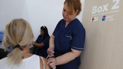 Vacunan en los dos Hospitales de Diagnóstico Inmediato.