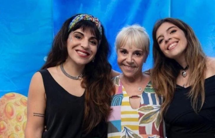 Claudia Villafañe, con Dalma y Gianinna Maradona.