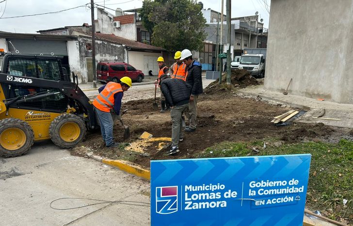 Lomas: construyen veredas y desagües para mejorar la infraestructura urbana.