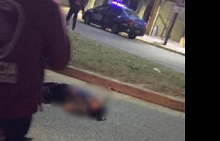 la mujer falleció en el acto tras recibir un disparo en la sien.