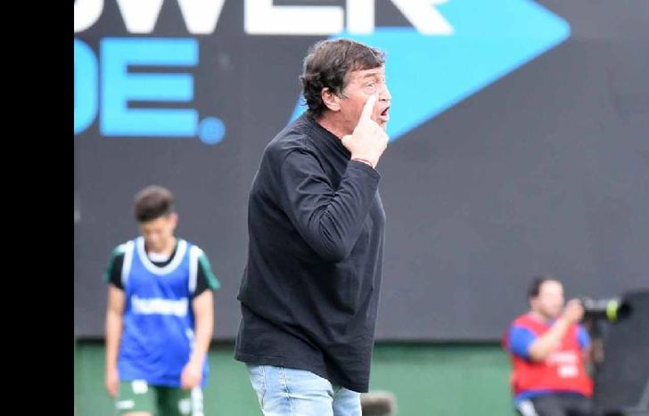 Falcioni no quiere sorpresas y analiza poner cinco defensores.