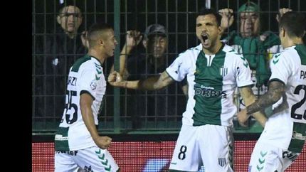 Bertolo, con sus dos goles, fue la figura del Taladro en Varela.