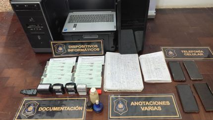 Diario La Unión | Elementos incautados a la banda de estafadores.