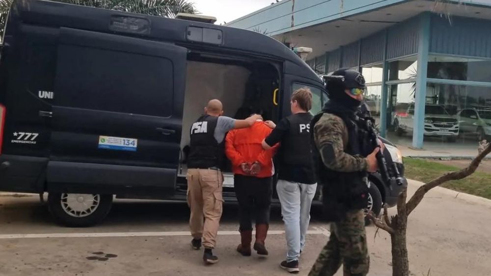 Detuvieron a cuatro mujeres y a 14 hombres.