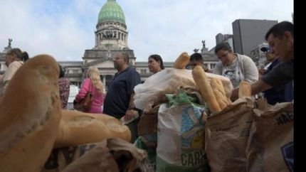 regalan pan en el congreso