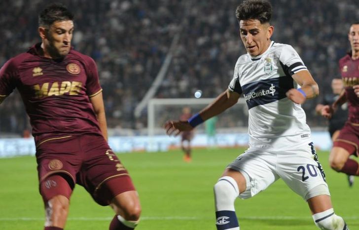 Braghieri sale al cruce de Lescano.