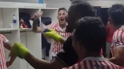 Los jugadores de Los Andes festejaron eufóricos la goleada sobre Fénix.