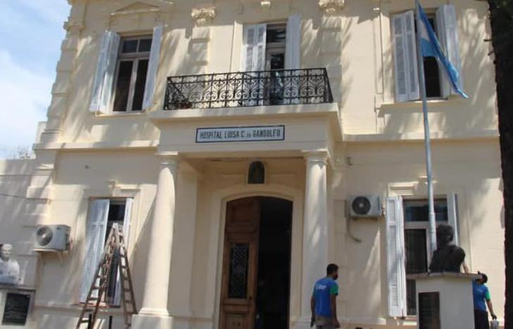 Renovaron la histórica fachada del hospital.