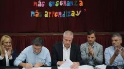 Escuelas bonaerenses firmaron un convenio para sumar una hora más de clases.