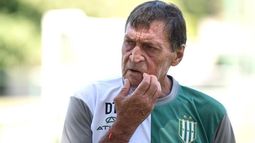 Falcioni  mete mano en el equipo para medirse ante el equipo de La Paternal.
