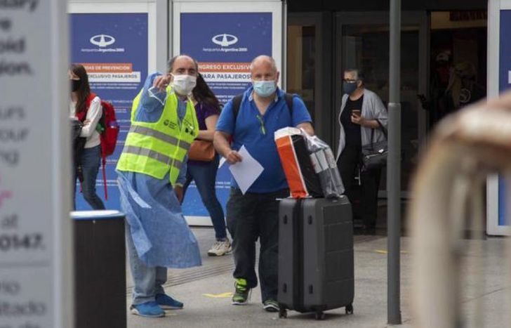 El Gobierno nacional suspenderá los vuelos con Gran Bretaña.