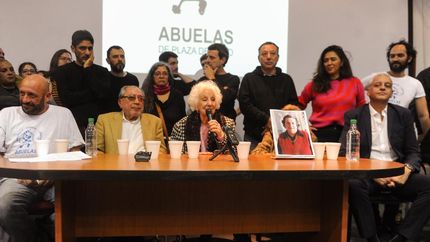 Estela de Carlotto hace el anuncio oficial junto a Miguel y Julio Santucho, hermano y padre del nieto 133.