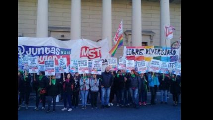 panuelazo verde frente a la catedral metropolitana