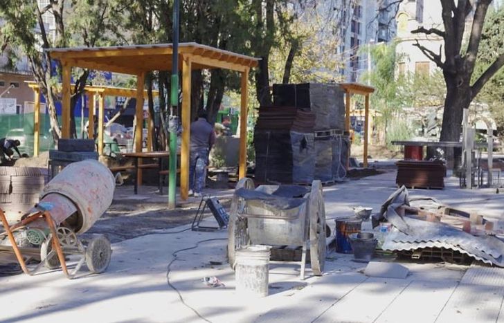 Reformas en la Plaza del Campeón, de Banfield.