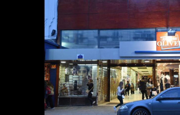 tiene tres salidas: meeks, larpida y españa.