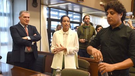 Marcos Bazán y sus abogados defensores, el día de su absolución en 2023.