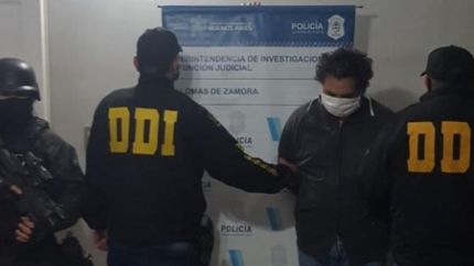 El hombre, de 53 años, fue detenido por la DDI de Lomas.
