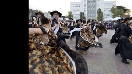 pericon nacional en lomas por el 25 de mayo