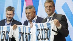 Sergio Massa, Claudio Chiqui Tapia y Matías Lammens presentaron a la Argentina como sede de la inauguración del Mundial 2030.